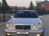 Mercedes-Benz E 200 1996 года за 3 350 000 тг. в Уральск – фото 2