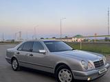 Mercedes-Benz E 200 1996 года за 3 350 000 тг. в Уральск – фото 5