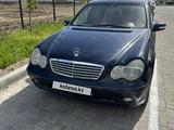 Mercedes-Benz C 180 2001 года за 3 700 000 тг. в Шымкент – фото 2