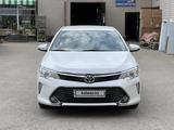 Toyota Camry 2015 годаүшін11 200 000 тг. в Актобе – фото 2