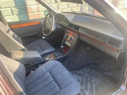 Mercedes-Benz E 280 1993 года за 1 900 000 тг. в Сарканд – фото 9