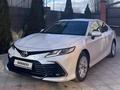 Toyota Camry 2023 года за 16 790 000 тг. в Актобе – фото 3