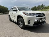 Toyota Highlander 2017 года за 16 990 000 тг. в Астана