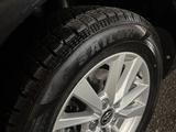 Шины зимние с дисками от камри 70 за 220 000 тг. в Алматы – фото 2