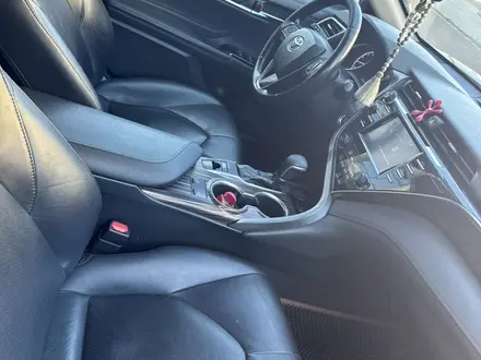 Toyota Camry 2019 года за 12 500 000 тг. в Караганда – фото 5