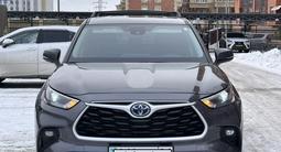 Toyota Highlander 2022 годаүшін22 700 000 тг. в Актобе