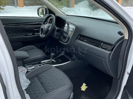 Mitsubishi Outlander 2022 года за 13 950 000 тг. в Астана – фото 25