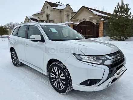 Mitsubishi Outlander 2022 года за 13 950 000 тг. в Астана – фото 2