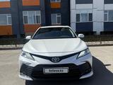 Toyota Camry 2021 года за 15 500 000 тг. в Тараз – фото 2