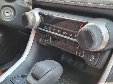 Toyota RAV4 2021 года за 15 490 000 тг. в Усть-Каменогорск – фото 18