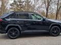 Toyota RAV4 2021 года за 15 490 000 тг. в Усть-Каменогорск – фото 2