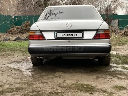 Mercedes-Benz E 260 1992 года за 1 300 000 тг. в Алматы – фото 4