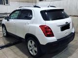 Chevrolet Tracker 2015 года за 5 300 000 тг. в Уральск – фото 3