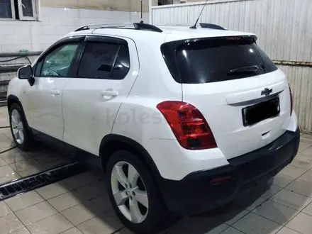 Chevrolet Tracker 2015 года за 5 300 000 тг. в Уральск – фото 3