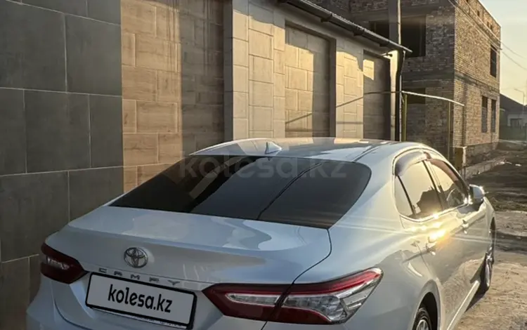 Toyota Camry 2021 года за 15 700 000 тг. в Шымкент