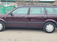 Volkswagen Passat 1993 годаүшін2 400 000 тг. в Тараз