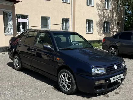 Volkswagen Vento 1995 года за 1 100 000 тг. в Караганда – фото 7