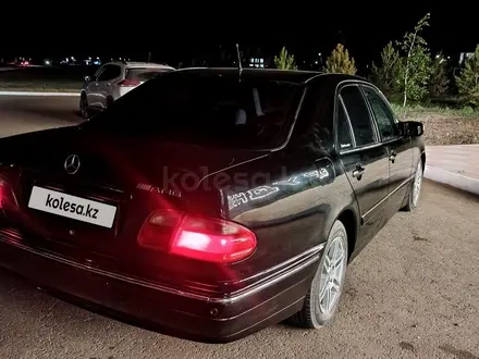 Mercedes-Benz E 220 1999 года за 3 500 000 тг. в Костанай – фото 2