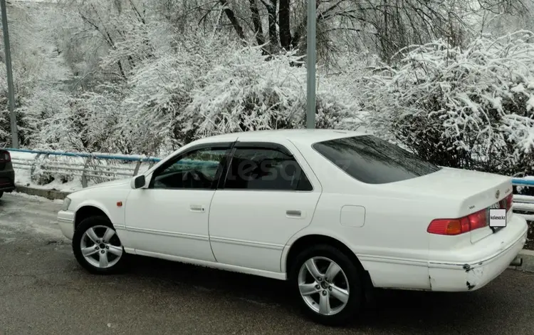 Toyota Camry 2001 годаfor3 000 000 тг. в Алматы