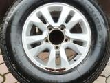Диск с резиной на Toyota land cruiser 200 за 30 000 тг. в Алматы