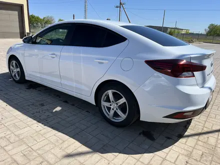 Hyundai Elantra 2019 года за 6 200 000 тг. в Уральск – фото 5