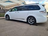 Toyota Sienna 2014 годаfor13 600 000 тг. в Астана