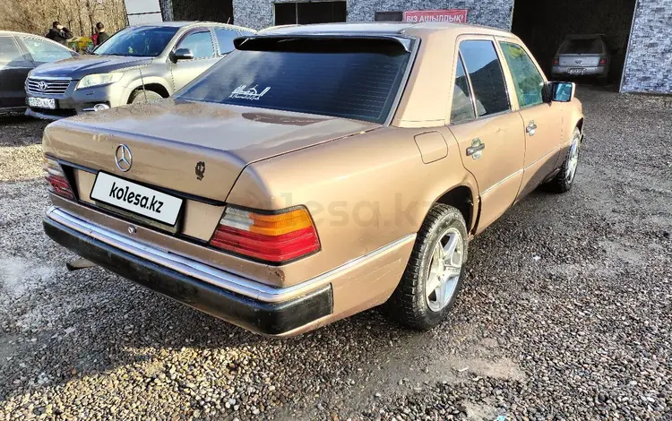 Mercedes-Benz E 260 1990 года за 850 000 тг. в Семей