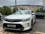 Toyota Camry 2017 года за 15 500 000 тг. в Шымкент – фото 2