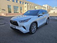 Toyota Highlander 2022 года за 35 000 000 тг. в Павлодар