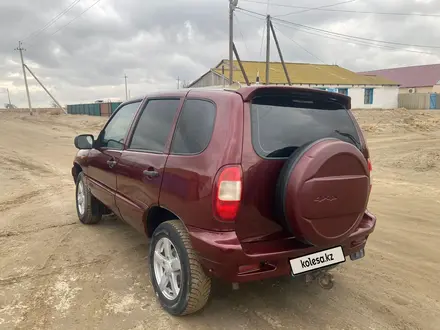 Chevrolet Niva 2004 года за 1 500 000 тг. в Атырау – фото 3