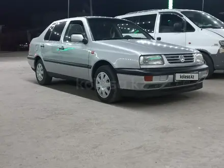 Volkswagen Vento 1993 года за 1 500 000 тг. в Шымкент – фото 9