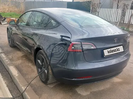 Tesla Model 3 2022 года за 24 200 000 тг. в Алматы – фото 4