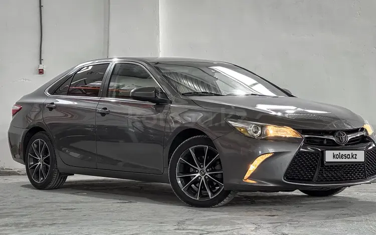 Toyota Camry 2016 года за 8 400 000 тг. в Атырау