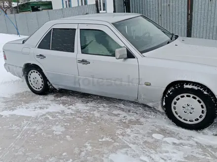 Mercedes-Benz E 220 1993 года за 1 400 000 тг. в Макинск