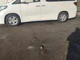 Toyota Alphard 2010 годаfor11 600 000 тг. в Алматы – фото 4