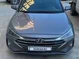 Hyundai Elantra 2019 годаfor8 700 000 тг. в Актау