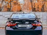 Toyota Camry 2021 года за 18 700 000 тг. в Алматы – фото 2