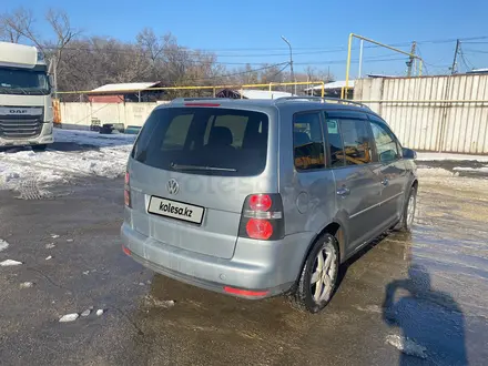 Volkswagen Touran 2008 года за 4 500 000 тг. в Алматы – фото 4