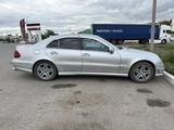 Mercedes-Benz E 320 2002 года за 3 999 999 тг. в Караганда – фото 2