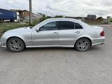 Mercedes-Benz E 320 2002 года за 3 999 999 тг. в Караганда – фото 4