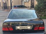 Mercedes-Benz E 320 2000 года за 5 800 000 тг. в Туркестан – фото 2