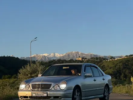 Mercedes-Benz E 320 1997 года за 3 500 000 тг. в Алматы – фото 3