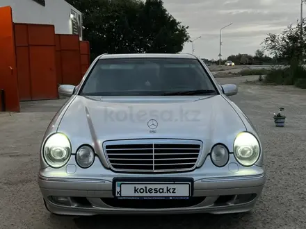 Mercedes-Benz E 430 2001 года за 7 500 000 тг. в Актау – фото 2