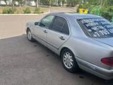 Mercedes-Benz E 230 1997 года за 1 300 000 тг. в Павлодар – фото 4