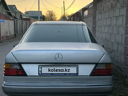 Mercedes-Benz E 200 1992 года за 1 300 000 тг. в Шымкент – фото 2