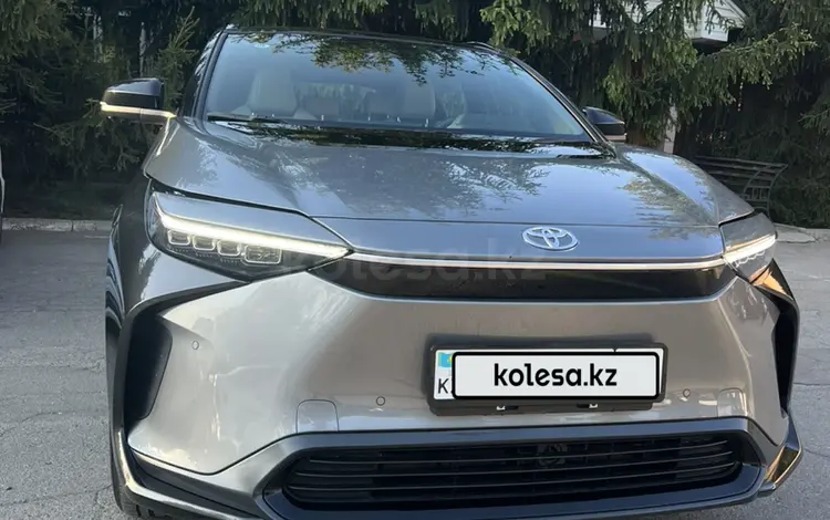 Toyota bZ4X 2022 года за 15 000 000 тг. в Алматы