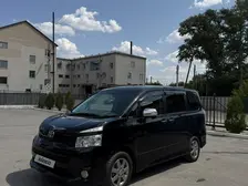 Toyota Voxy, 2009
