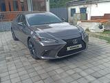 Lexus ES 350 2022 года за 25 000 000 тг. в Алматы