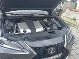 Lexus ES 350 2022 года за 25 000 000 тг. в Алматы – фото 4