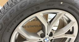 Комплект шин с дисками BMW X5 с датчиком давления за 2 000 000 тг. в Астана